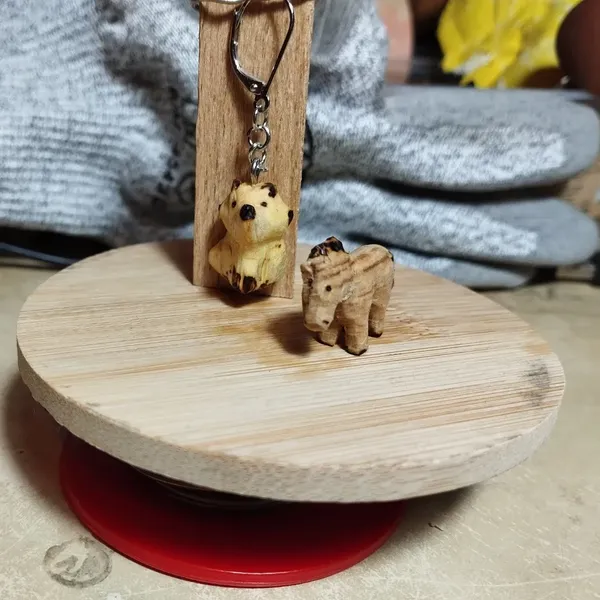 Le renard, et le poney vu de face