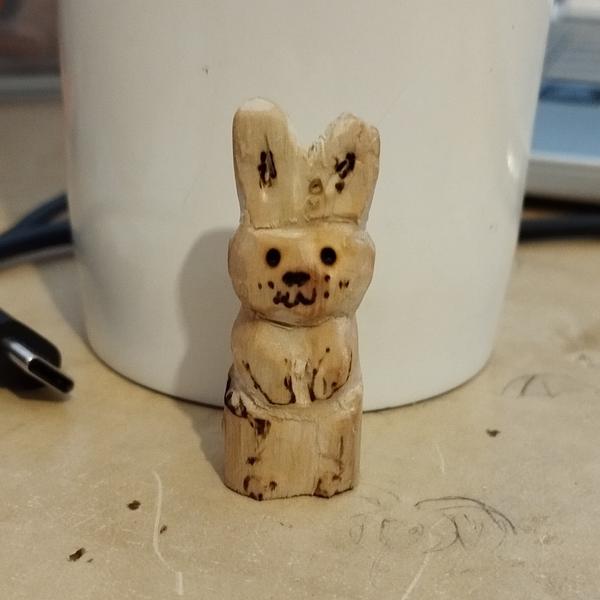 Petit lapin en bois 