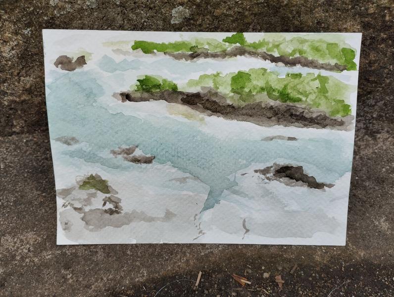 Aquarelle d'un estran à marée basse, avec des îles verdoyantes