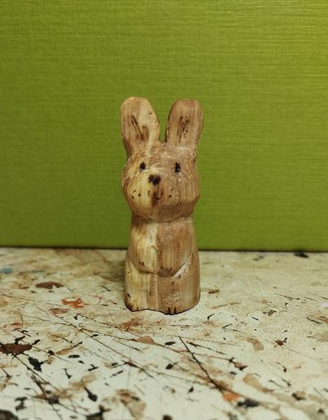 Un lapin en bois