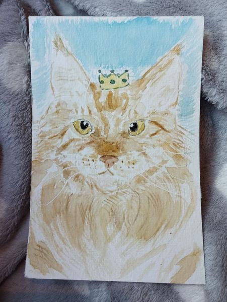 Portrait à l'aquarelle de tyson, Main coon roux qui louche. Il porte une petite couronne entre ses oreilles 