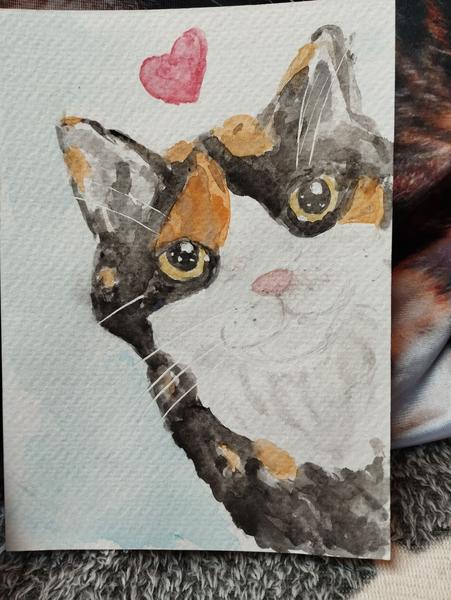 Aquarelle de Nola en mode cute, avec un cœur au dessus de sa tête 