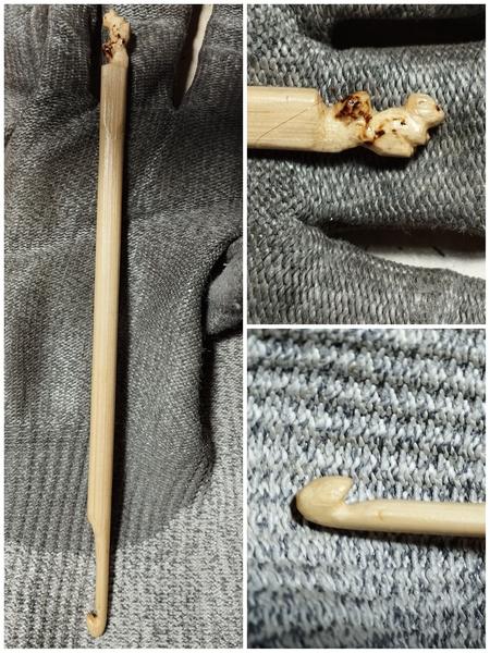 Un crochet en bambou, avec vues détaillées des deux extrémités. L'une d'elles est en forme d'écureuil 