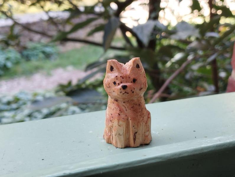 Un chat en bois