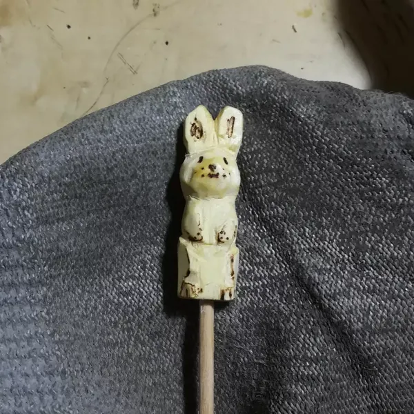 Petite sculpture de lapin 