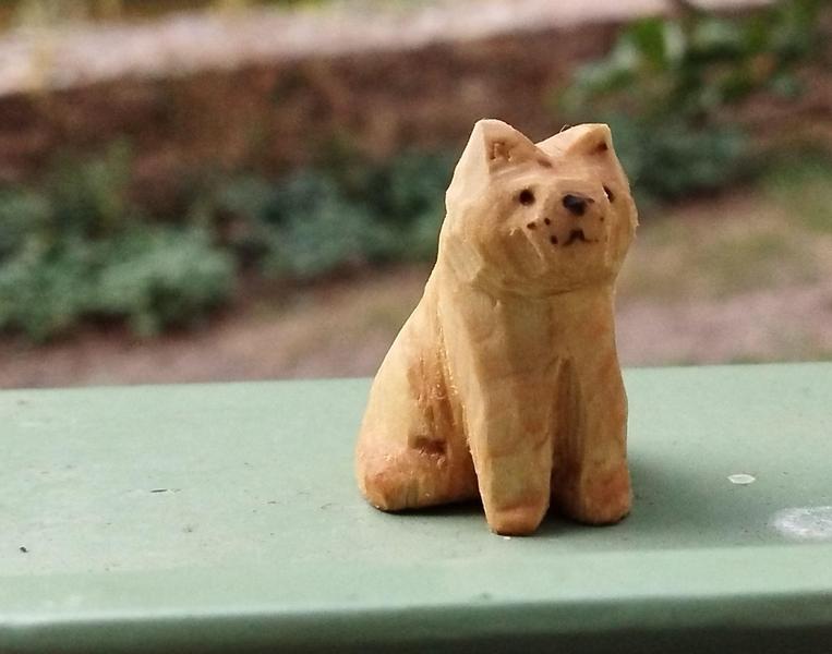 Un chat en bois