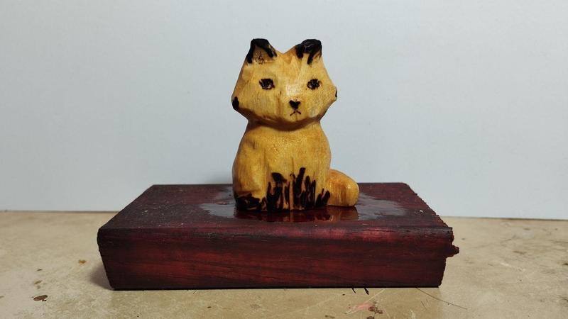 Photo d'un renard en bois