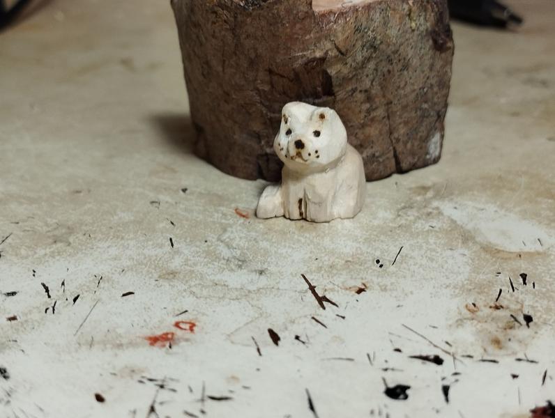 Un petit chat en bois 