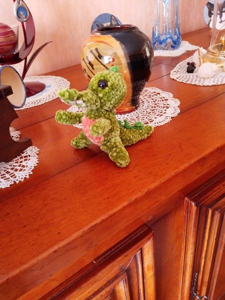 Photo d'un alligator mignon en crochet