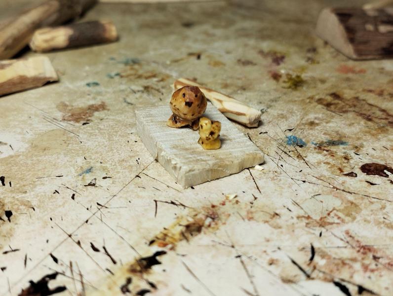 Deux petits oiseaux en bois