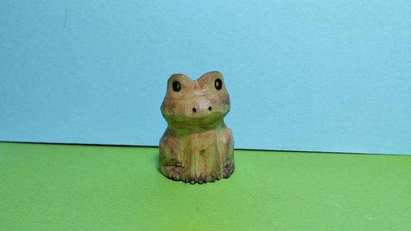 Une grenouille en bois