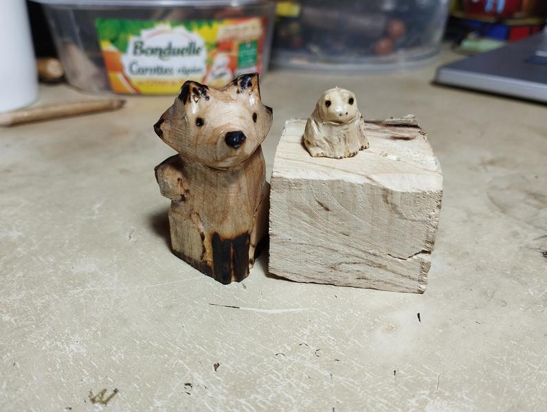 Sculptures of a fox and a tiny frog