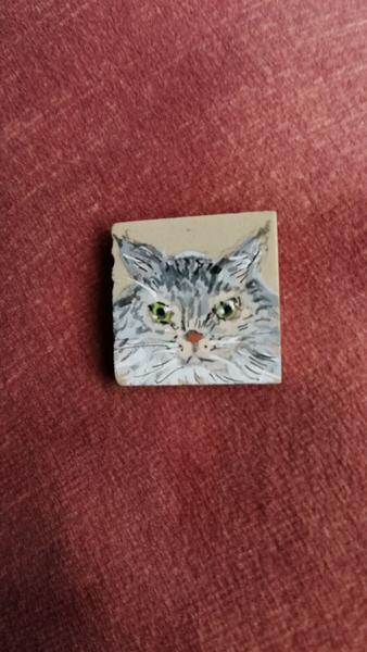 Mini portrait sur carré de mosaïque d'une chatte Maine coon grise