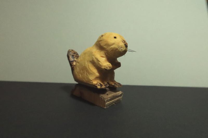 sculpture de castor en bois