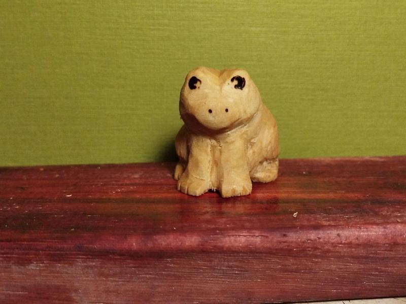 Une grenouille en bois