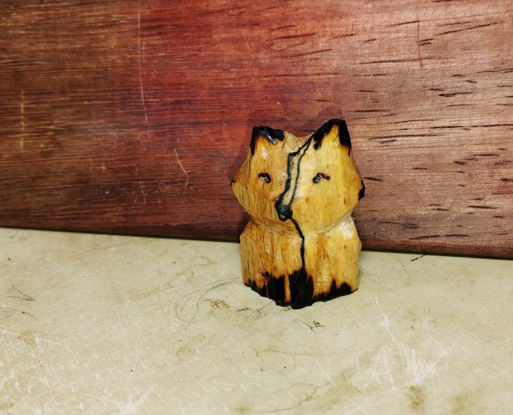Un renard en bois