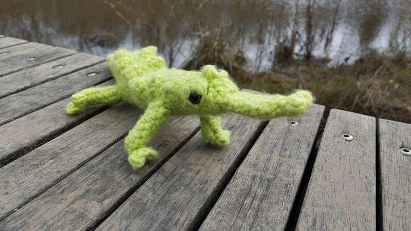 Le gavial qui se lève, pattes avant relevées