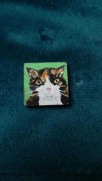 Mini portrait sur carré de mosaïque d'une chatte tricolore 