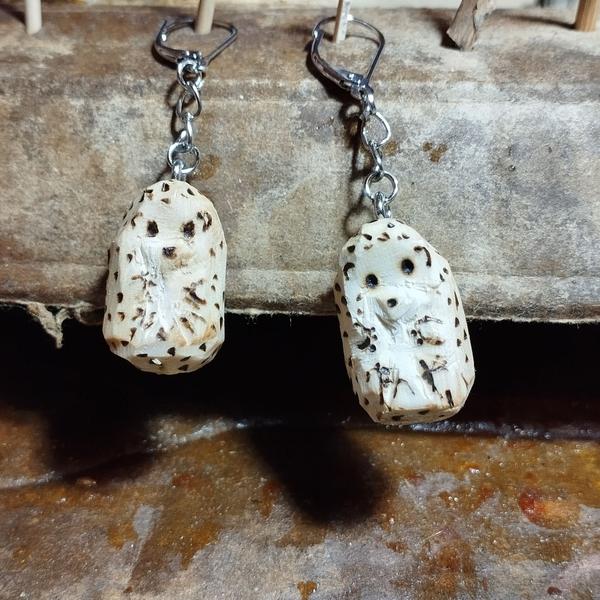 Deux boucles d'oreille hérissons en bois 