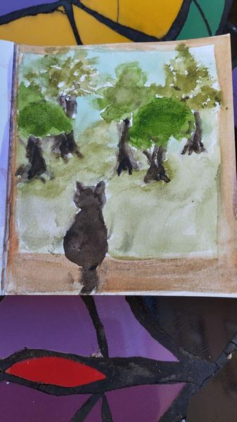Aquarelle d'un chat noir, vu de dos assis sur le bord d'une fenêtre. En paysage une forêt