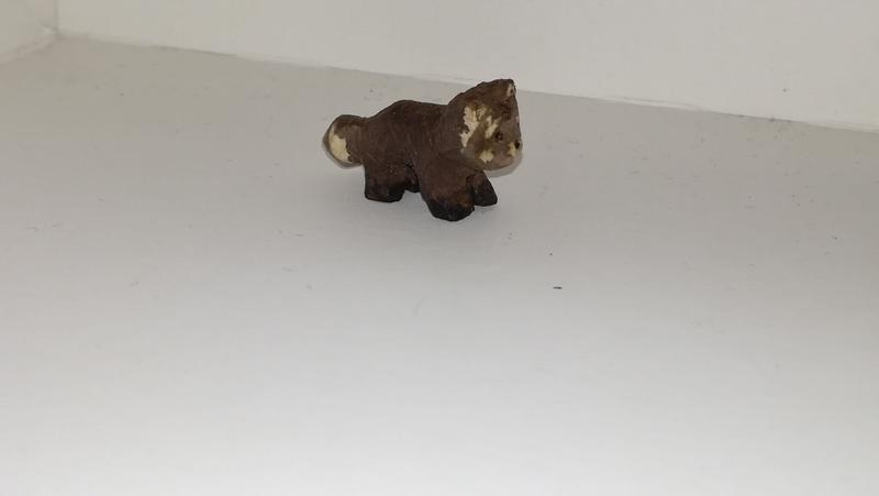 petite sculpture de panda roux