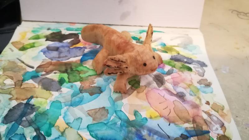 Sculpture en bois d'axolotl 
