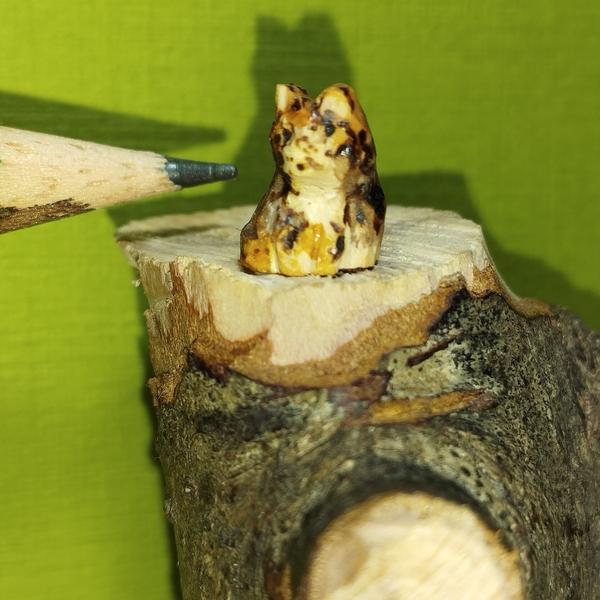 Mini chatte tricolore en bois 