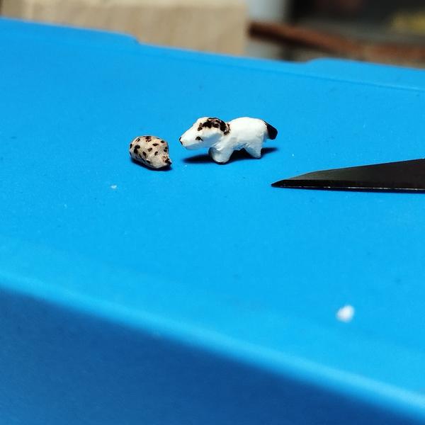 Mini sculptures de hérisson et poney 