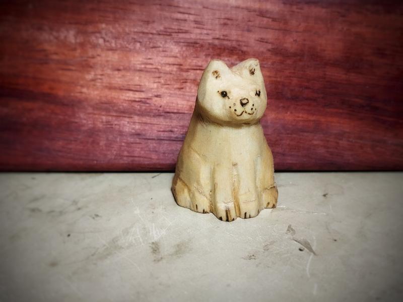 Un chat en bois