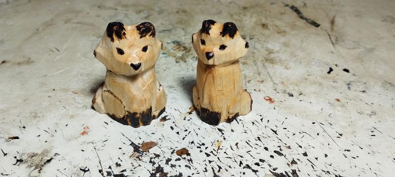 Deux renards en bois 