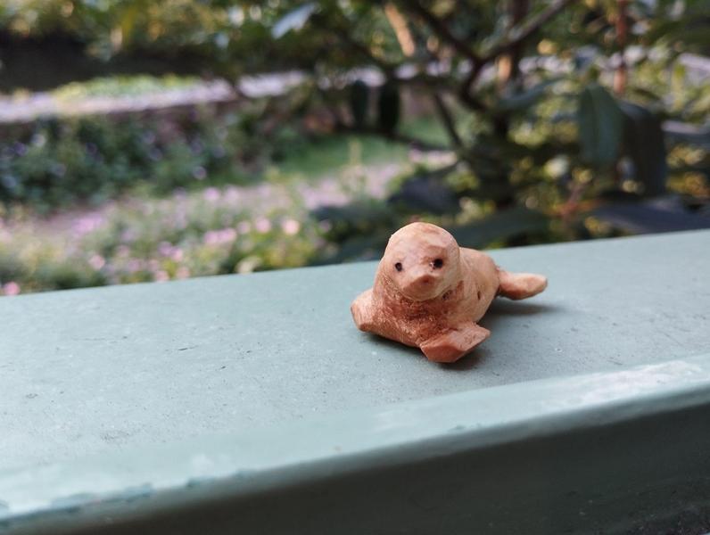 Un petit phoque en bois