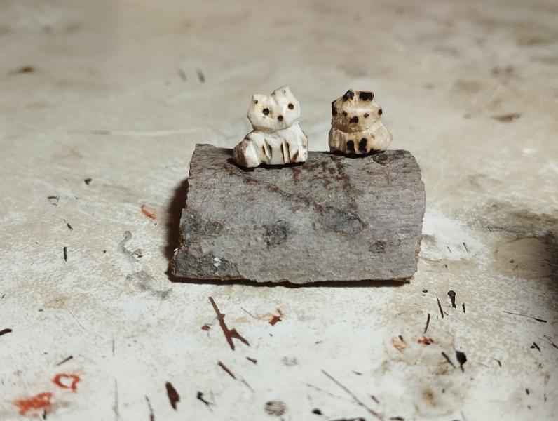 Un mini chat et un mini renard en bois 