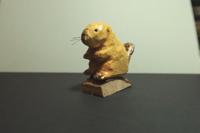 sculpture de castor en bois