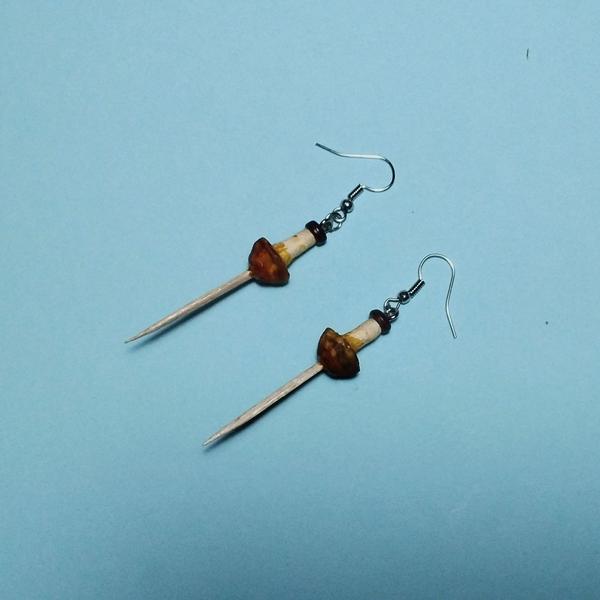 Deux boucles d'oreille champignon - dague