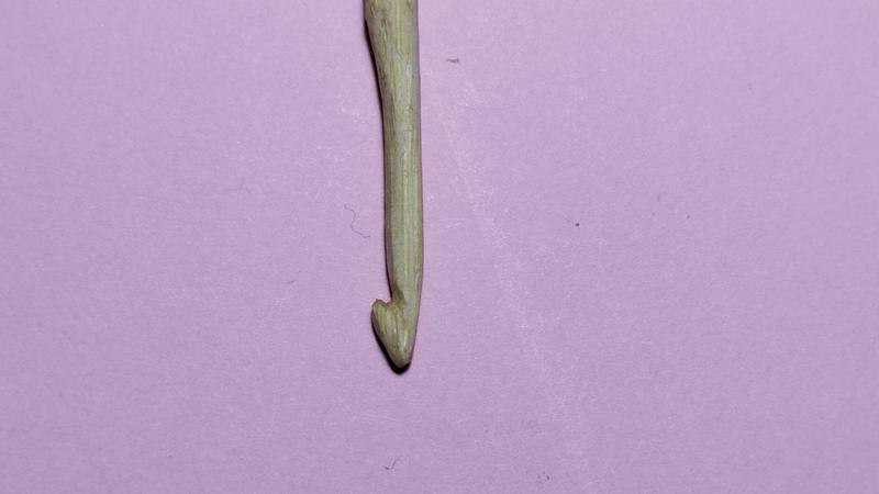 Gros plan sur l'extrémité qui attrape le fil