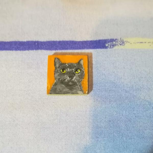 portrait de chat gris sur carré de mosaïque