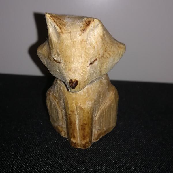 Sculpture en bois de renard assoupi